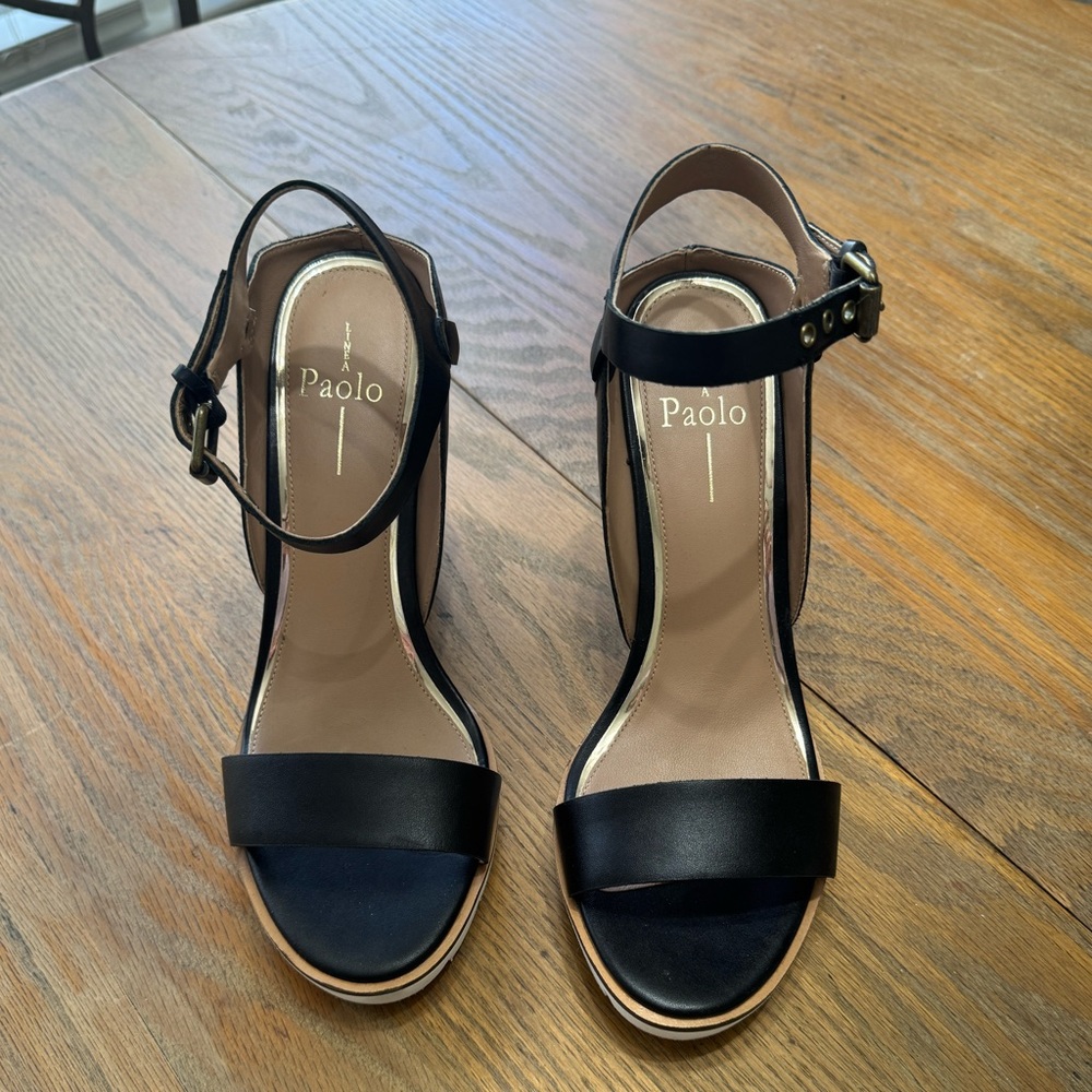 Linda Paolo wedge sandal size 8